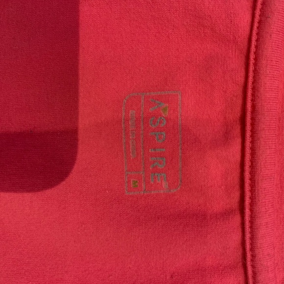 Set of two v-neck shirt cap sleeve tee shirts - Picture 4 of 5